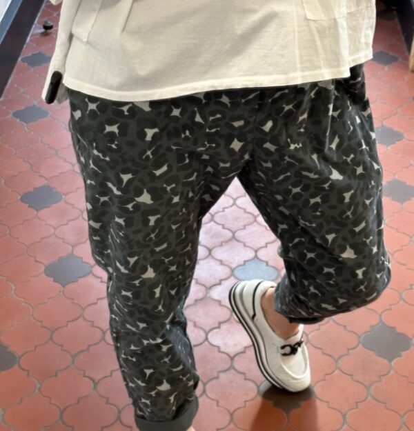 pantalon léopard velours fin gris